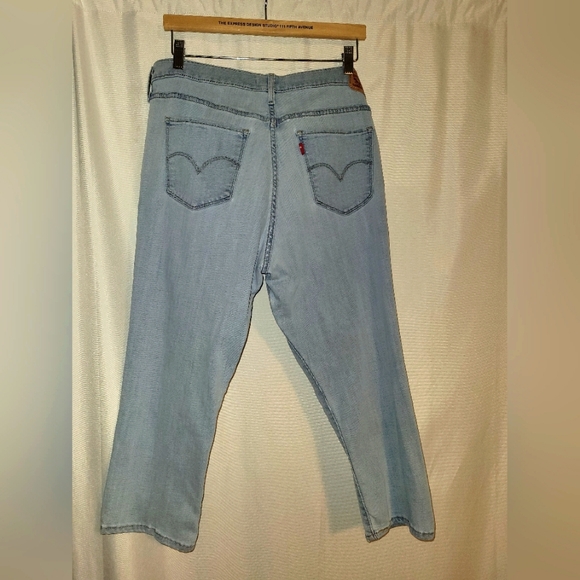 Levi's 311 Capris - Picture 2 of 4